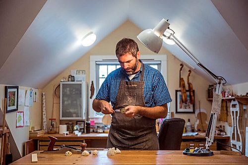 MIKAELA MACKENZIE / WINNIPEG FREE PRESS

Garth Lee works in his studio, where he builds violins, violas, and cellos from scratch, in Winnipeg on Friday, Oct. 16, 2020. For Holly Harris story.

Winnipeg Free Press 2020