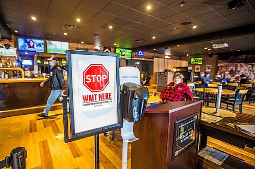 MIKAELA MACKENZIE / WINNIPEG FREE PRESS

The Four Crowns in Winnipeg on Friday, Oct. 16, 2020. Bars, beverage rooms, nightclubs, and bingo halls have been ordered to close for two weeks starting Monday. For Malak Abas story.

Winnipeg Free Press 2020