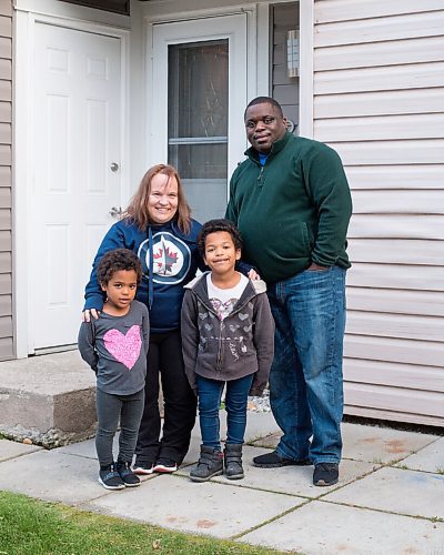 Mike Sudoma / Winnipeg Free Press
Jennifer and Lamont Wilder with their two daughters Mackenna (left) and Ali (right). Jennifer and both of her daughter have a rare case of dwarfism and are working to raise awareness in the community about the disability.
October 9, 2020