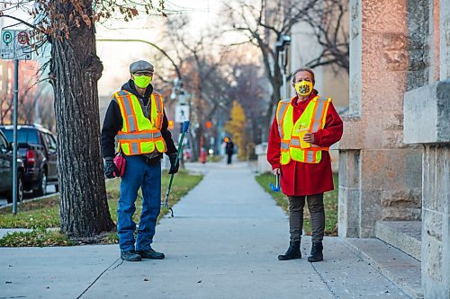 MIKAELA MACKENZIE / WINNIPEG FREE PRESS

Fred Thomas (left) and Shena Alcock, volunteers with the Central Park Foot Patrol, pose for a portrait by Knox United Church in Winnipeg on Friday, Oct. 16, 2020. For Aaron Epp story.

Winnipeg Free Press 2020