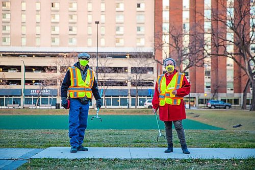 MIKAELA MACKENZIE / WINNIPEG FREE PRESS

Fred Thomas (left) and Shena Alcock, volunteers with the Central Park Foot Patrol, pose for a portrait in Central Park in Winnipeg on Friday, Oct. 16, 2020. For Aaron Epp story.

Winnipeg Free Press 2020