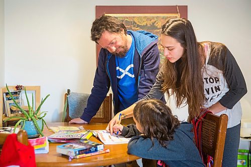 MIKAELA MACKENZIE / WINNIPEG FREE PRESS
Winter Wright and her parents, David Wright and Rose Flater, work on school work in their home in Winnipeg on Monday, Oct. 19, 2020. The Manitoba Metis Federation has built its own online learning portal and is now providing families with homeschool support teachers. For Maggie Macintosh story.
Winnipeg Free Press 2020