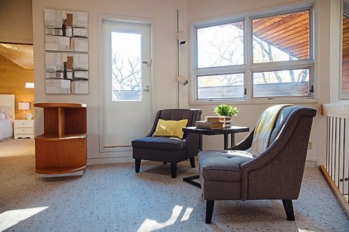 MIKE DEAL / WINNIPEG FREE PRESS
Homes resale
1170 Kildonan Drive
second floor reading nook with door to balcony.
201019 - Monday, October 19, 2020.