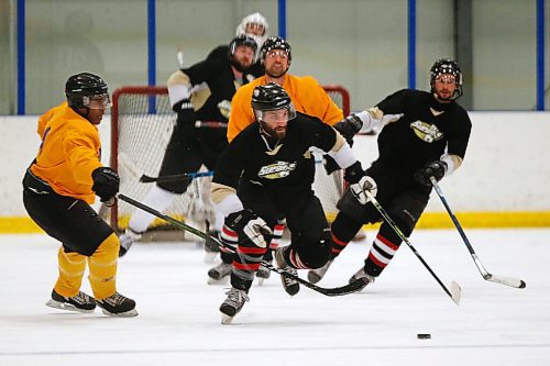 JOHN WOODS / WINNIPEG FREE PRESS
Purple Reign (yellow) vs Slapshots plays in division 3 of the Winnipeg Rec Hockey League at Seven Oaks Arena Monday, October 19, 2020. 

Reporter: Sawatzky