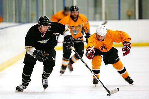 JOHN WOODS / WINNIPEG FREE PRESS
Purple Reign (yellow) vs Slapshots plays in division 3 of the Winnipeg Rec Hockey League at Seven Oaks Arena Monday, October 19, 2020. 

Reporter: Sawatzky