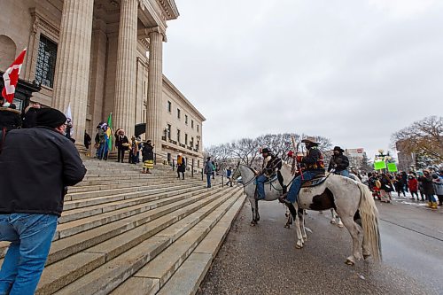 MIKE DEAL / WINNIPEG FREE PRESS
Indigenous leaders and allies take part in a Horse Spirit Ride for the Mikmaq lobster fishers that began at the at the Royal Canadian Mounted Police (RCMP) Headquarters on Portage Avenue and went to the front steps of the Manitoba Legislative building, Wednesday afternoon.
201021 - Wednesday, October 21, 2020.