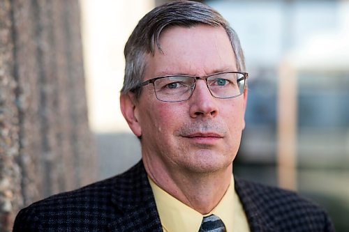 MIKAELA MACKENZIE / WINNIPEG FREE PRESS

Manitoba Teachers' Society president James Bedford poses for a portrait at the organization's headquarters in Winnipeg on Thursday, Oct. 22, 2020. For Maggie Macintosh story.

Winnipeg Free Press 2020