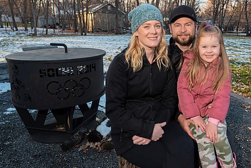 JESSE BOILY  / WINNIPEG FREE PRESS
The curling couple Mike and Dawn McEwen sit outside their home with their daughter Vienna on Thursday. The duo have not been able to curl during the pandemic. Thursday, Oct. 22, 2020.
Reporter: Jason Bell