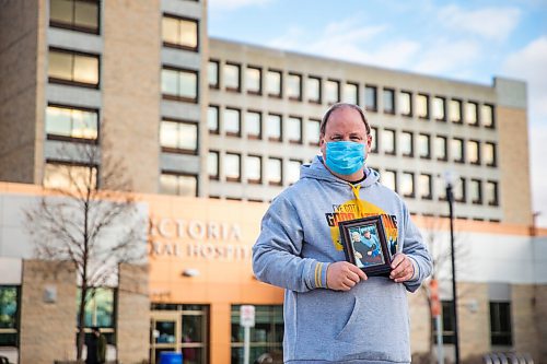 MIKAELA MACKENZIE / WINNIPEG FREE PRESS

John Dobbin poses for a photo in front of Victoria General Hospital, where both of his parents are in wards with positive COVID cases (and his 82-year-old mother tested positive for the virus), in Winnipeg on Friday, Oct. 23, 2020. For JS story.

Winnipeg Free Press 2020