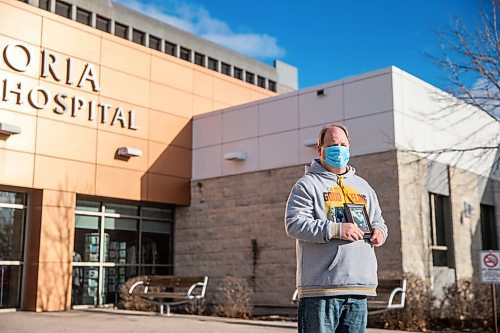 MIKAELA MACKENZIE / WINNIPEG FREE PRESS

John Dobbin poses for a photo in front of Victoria General Hospital, where both of his parents are in wards with positive COVID cases (and his 82-year-old mother tested positive for the virus), in Winnipeg on Friday, Oct. 23, 2020. For JS story.

Winnipeg Free Press 2020