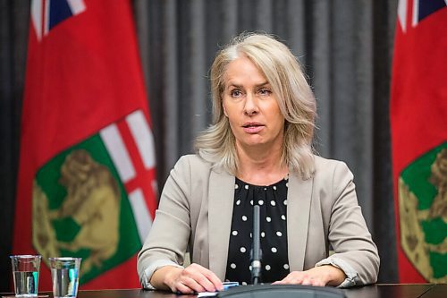 MIKAELA MACKENZIE / WINNIPEG FREE PRESS

Lanette Siragusa, chief nursing officer, speaks about the latest COVID-19 numbers in a press conference at the Manitoba Legislative Building in Winnipeg on Monday, Oct. 26, 2020. For Danielle Da Silva story.

Winnipeg Free Press 2020