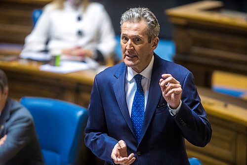 MIKAELA MACKENZIE / WINNIPEG FREE PRESS

Premier Brian Pallister speaks during question period at the Manitoba Legislative Building in Winnipeg on Monday, Oct. 26, 2020. For Carol/Larry story.

Winnipeg Free Press 2020