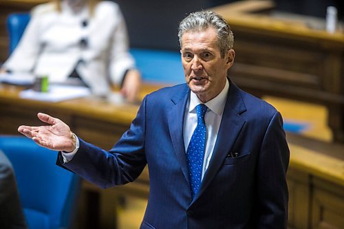 MIKAELA MACKENZIE / WINNIPEG FREE PRESS

Premier Brian Pallister speaks during question period at the Manitoba Legislative Building in Winnipeg on Monday, Oct. 26, 2020. For Carol/Larry story.

Winnipeg Free Press 2020