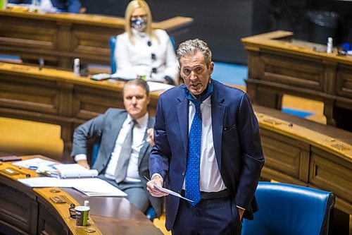 MIKAELA MACKENZIE / WINNIPEG FREE PRESS

Premier Brian Pallister speaks during question period at the Manitoba Legislative Building in Winnipeg on Monday, Oct. 26, 2020. For Carol/Larry story.

Winnipeg Free Press 2020