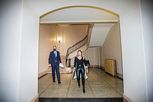 MIKAELA MACKENZIE / WINNIPEG FREE PRESS

Premier Brian Pallister walks in to speak to the media about legislative amendments for COVID-19 job-protected leave at the Manitoba Legislative Building in Winnipeg on Monday, Oct. 26, 2020. For Carol/Larry story.

Winnipeg Free Press 2020