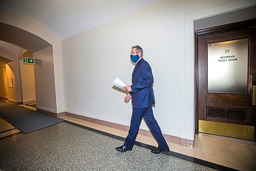 MIKAELA MACKENZIE / WINNIPEG FREE PRESS

Premier Brian Pallister walks in to speak to the media about legislative amendments for COVID-19 job-protected leave at the Manitoba Legislative Building in Winnipeg on Monday, Oct. 26, 2020. For Carol/Larry story.

Winnipeg Free Press 2020