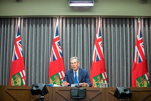 MIKAELA MACKENZIE / WINNIPEG FREE PRESS

Premier Brian Pallister speaks to the media about legislative amendments for COVID-19 job-protected leave at the Manitoba Legislative Building in Winnipeg on Monday, Oct. 26, 2020. For Carol/Larry story.

Winnipeg Free Press 2020