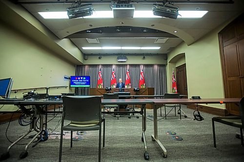 MIKAELA MACKENZIE / WINNIPEG FREE PRESS

Premier Brian Pallister speaks to the media about legislative amendments for COVID-19 job-protected leave at the Manitoba Legislative Building in Winnipeg on Monday, Oct. 26, 2020. For Carol/Larry story.

Winnipeg Free Press 2020