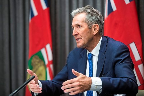 MIKAELA MACKENZIE / WINNIPEG FREE PRESS

Premier Brian Pallister speaks to the media about legislative amendments for COVID-19 job-protected leave at the Manitoba Legislative Building in Winnipeg on Monday, Oct. 26, 2020. For Carol/Larry story.

Winnipeg Free Press 2020