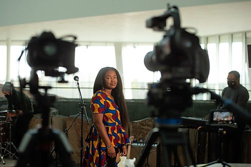 Mike Sudoma / Winnipeg Free Press
Winnipeg artist, Kelly Bado, gets to perform her first livestream with Jazz Winnipeg at the Canadian Museum for Human Rights Monday afternoon.
October 26, 2020