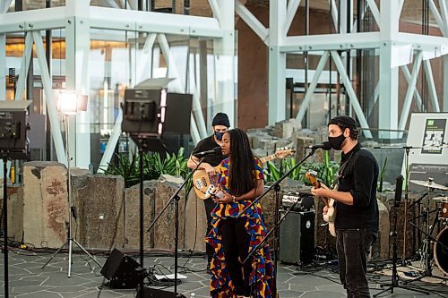 Mike Sudoma / Winnipeg Free Press
Winnipeg artist, Kelly Bado, performs with her band during a livestream with Jazz Winnipeg at the Canadian Museum for Human Rights Monday afternoon.
October 26, 2020