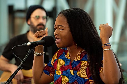 Mike Sudoma / Winnipeg Free Press
Winnipeg artist, Kelly Bado, performs with her band during a livestream with Jazz Winnipeg at the Canadian Museum for Human Rights Monday afternoon.
October 26, 2020