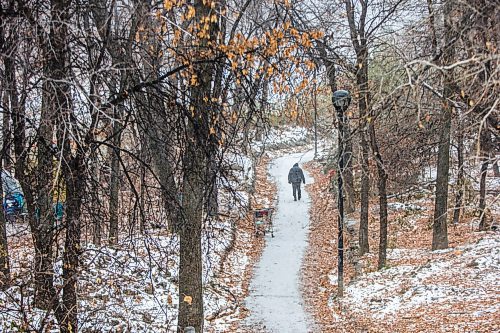 MIKAELA MACKENZIE / WINNIPEG FREE PRESS

A man walks along a path through a homeless encampment along the river near the Granite Curling Club in Winnipeg on Tuesday, Oct. 27, 2020. For --- story.

Winnipeg Free Press 2020