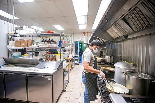 MIKAELA MACKENZIE / WINNIPEG FREE PRESS

Ivan Reyas, with Lovers in Pares, prepares food in the shared kitchen at Food Trip Kitchen in Winnipeg on Tuesday, Oct. 27, 2020. A quartet of Filipino restaurants setting up shop under one roof at Food Trip Kitchen. For Temur Durrani story.

Winnipeg Free Press 2020