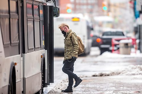 MIKAELA MACKENZIE / WINNIPEG FREE PRESS

The bus stop at Portage Avenue and Colony Street in Winnipeg on Wednesday, Oct. 28, 2020. For JS story.

Winnipeg Free Press 2020