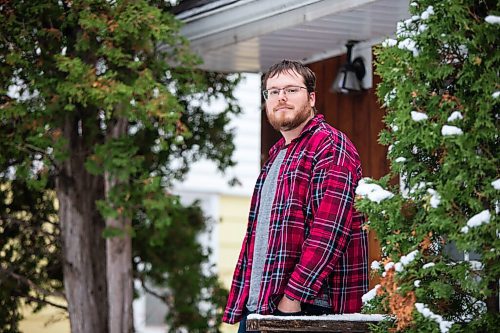 MIKAELA MACKENZIE / WINNIPEG FREE PRESS

 Chris Taylor, a US resident who is voting from Winnipeg poses for a photo at his house in Winnipeg on Wednesday, Oct. 28, 2020. For Malak Abas story.

Winnipeg Free Press 2020