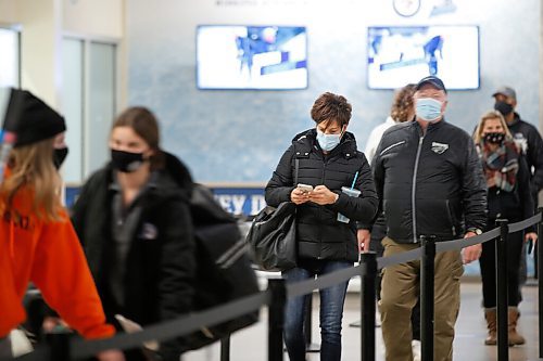 JOHN WOODS / WINNIPEG FREE PRESS
People are checked-in before a game between the Winnipeg Thrashers and Winnipeg Wild play at the Iceplex in Wednesday, October 28, 2020. 

Reporter: McIntyre