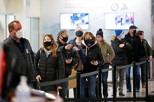 JOHN WOODS / WINNIPEG FREE PRESS
People are checked-in before a game between the Winnipeg Thrashers and Winnipeg Wild play at the Iceplex in Wednesday, October 28, 2020. 

Reporter: McIntyre