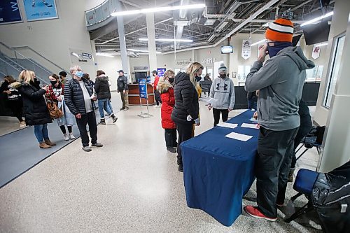 JOHN WOODS / WINNIPEG FREE PRESS
People are checked-in before a game between the Winnipeg Thrashers and Winnipeg Wild play at the Iceplex in Wednesday, October 28, 2020. 

Reporter: McIntyre