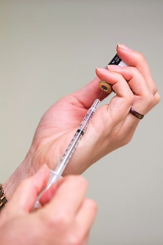 MIKAELA MACKENZIE / WINNIPEG FREE PRESS

Dr. Joss Reimer, medical officer for the province, prepares a flu shot in Winnipeg on Thursday, Oct. 29, 2020. For Tom story.

Winnipeg Free Press 2020