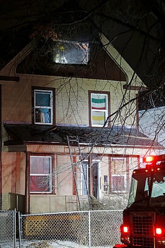 JOHN WOODS / WINNIPEG FREE PRESS
Fire were called to a house fire at 622 Maryland in Winnipeg, Thursday, October 29, 2020. 

Reporter: ?