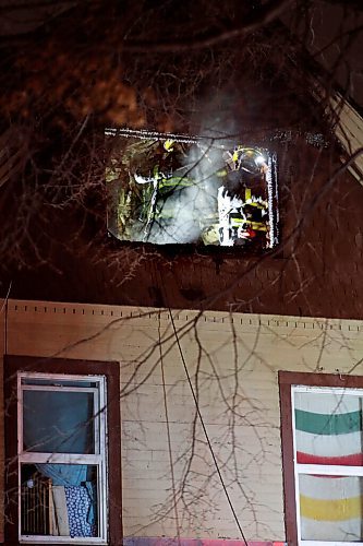 JOHN WOODS / WINNIPEG FREE PRESS
Fire were called to a house fire at 622 Maryland in Winnipeg, Thursday, October 29, 2020. 

Reporter: ?