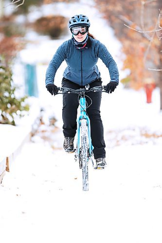 JOHN WOODS / WINNIPEG FREE PRESS
Emily Payne, a staffer at Bikes And Beyond, who has been winter riding for the past three years in Winnipeg is photographed Thursday, October 29, 2020. 

Reporter: Waldman