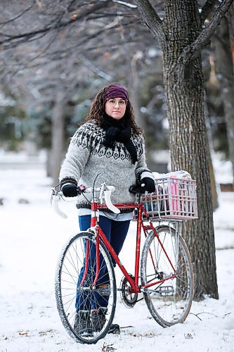 JOHN WOODS / WINNIPEG FREE PRESS
Mia Douchant, a first time winter rider in Winnipeg is photographed at the University of Manitoba Thursday, October 29, 2020. 

Reporter: Waldman