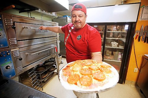 JOHN WOODS / WINNIPEG FREE PRESS
Alfonso Maury, owner of Corrientes pizzeria and La Pampa empanada shop, makes a Las Cuartetas pizza at his pizzeria Thursday, October 29, 2020. 

Reporter: Sanders