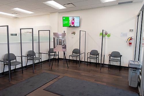 JESSE BOILY  / WINNIPEG FREE PRESS
The waiting room with plexiglass barbers between chairs at Dynacares new location at 3-1581 Regent Avenue on Friday. The new facility is better spaced for physical distancing. Friday, Oct. 30, 2020.
Reporter: Malak Abas