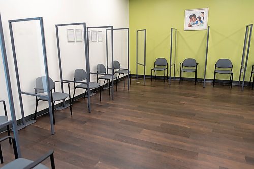JESSE BOILY  / WINNIPEG FREE PRESS
The waiting room with plexiglass barbers between chairs at Dynacares new location at 3-1581 Regent Avenue on Friday. The new facility is better spaced for physical distancing. Friday, Oct. 30, 2020.
Reporter: Malak Abas