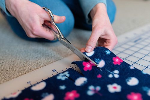 JESSE BOILY  / WINNIPEG FREE PRESS
Estella Roberts, 16, the grade 11 student, works on one of the scarfs she is making for the Main Street Project at her home on Friday. Friday, Oct. 30, 2020.
Reporter: