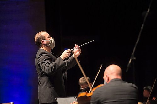 Mike Sudoma / Winnipeg Free Press
WSO conductor, Julian Pellicano, leads the orchestra as they perform their Halloween at the Winnipeg Symphony Orchestra concert to a live streamed audience Friday evening
October 28, 2020