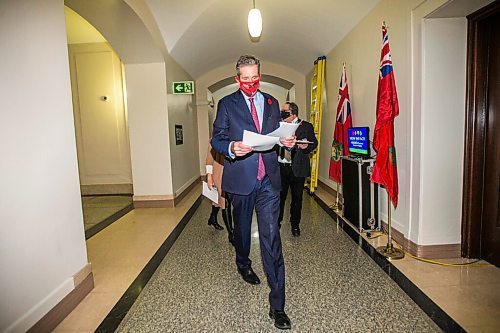 MIKAELA MACKENZIE / WINNIPEG FREE PRESS

Premier Brian Pallister walks to a press conference at the Manitoba Legislative Building in Winnipeg on Monday, Nov. 2, 2020. For Carol Sanders story.

Winnipeg Free Press 2020