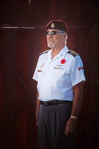 MIKE DEAL / WINNIPEG FREE PRESS
Korean War veteran, Douglas Raynbird, at his home in Transcona, Monday morning. 
See Kevin Rollason 49.8 story
201102 - Monday, November 02, 2020.