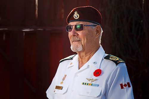 MIKE DEAL / WINNIPEG FREE PRESS
Korean War veteran, Douglas Raynbird, at his home in Transcona, Monday morning. 
See Kevin Rollason 49.8 story
201102 - Monday, November 02, 2020.