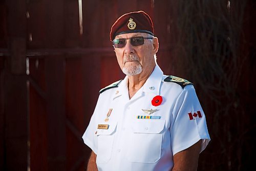 MIKE DEAL / WINNIPEG FREE PRESS
Korean War veteran, Douglas Raynbird, at his home in Transcona, Monday morning. 
See Kevin Rollason 49.8 story
201102 - Monday, November 02, 2020.