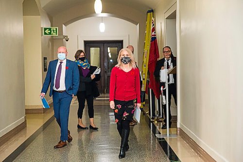 MIKAELA MACKENZIE / WINNIPEG FREE PRESS

Dr. Brent Roussin, chief provincial public health officer and Lanette Siragusa, chief nursing officer, walk to a press conference at the Manitoba Legislative Building in Winnipeg on Monday, Nov. 2, 2020. For Danielle Da Silva story.

Winnipeg Free Press 2020