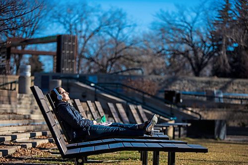 MIKAELA MACKENZIE / WINNIPEG FREE PRESS

Carole Verrier soaks up the rays at The Forks in Winnipeg on Tuesday, Nov. 3, 2020. Standup.

Winnipeg Free Press 2020