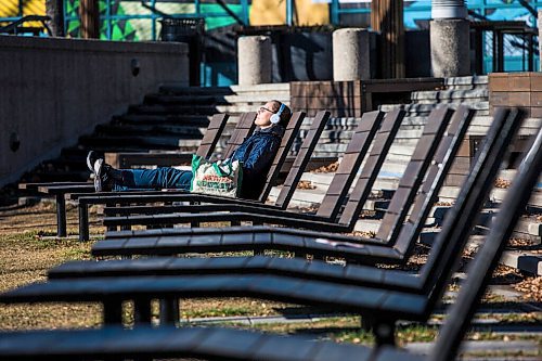 MIKAELA MACKENZIE / WINNIPEG FREE PRESS

Carole Verrier soaks up the rays at The Forks in Winnipeg on Tuesday, Nov. 3, 2020. Standup.

Winnipeg Free Press 2020